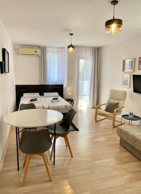 באר Apartments Rux De Luxe מראה חיצוני תמונה